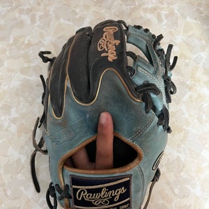 Rawlings Right Hand Throw Baseball Glove 11.5" (Used)