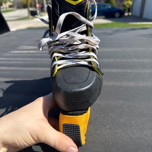 CCM Super Tacks Hockey Skates Regular Width  8.5 (Used)