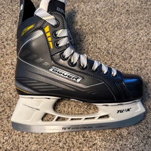 Bauer Supreme 150 Hockey Skates Regular Width  Size 4 (New)