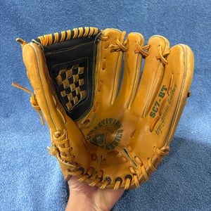 Spalding Right Hand Throw Outfield Baseball Glove  (Used)