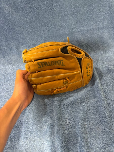 Spalding Right Hand Throw Outfield Baseball Glove  (Used)