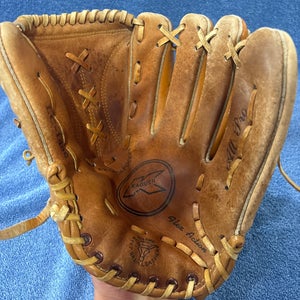 Right Hand Throw Infield K Leaguer Baseball Glove  (Used)