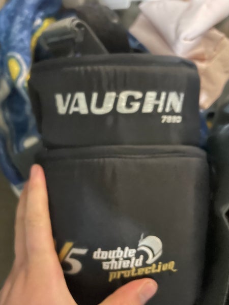 Hockey goalie knee pads