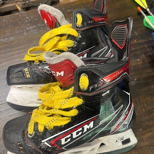 2019 CCM JetSpeed FT2 Hockey Skates Regular Width  Size 5 (Used)