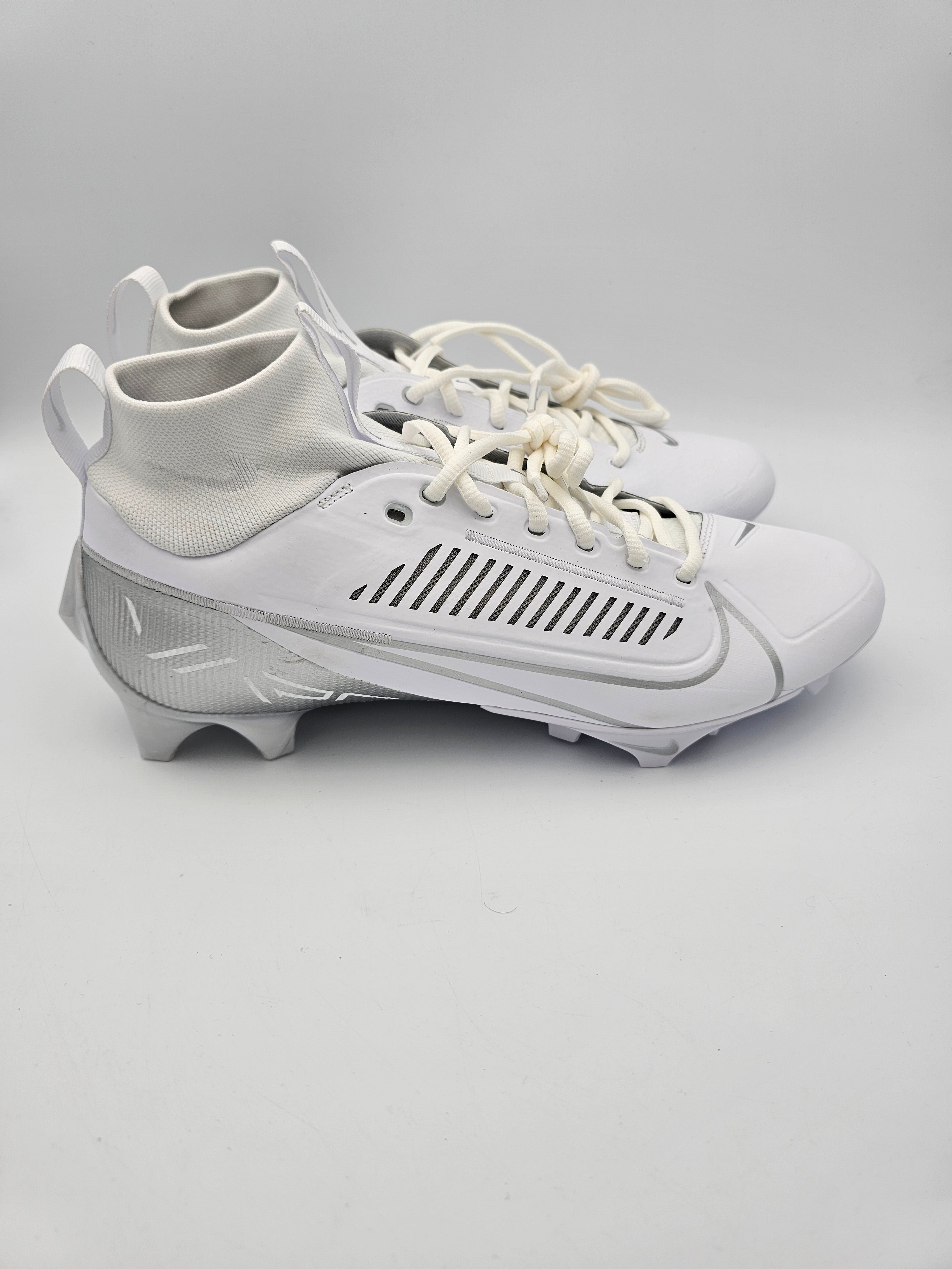 mens size 10 football cleats