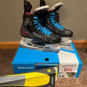 Bauer Vapor 2X Hockey Skates Size 4 (Used)