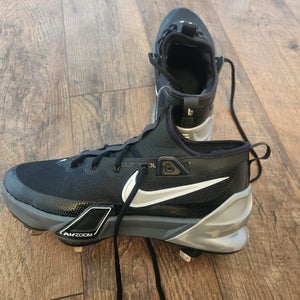 Trout nike black Men's Size M 8.5 (W 9.5) Youth Nike Low Top Metal (New)