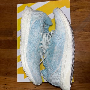 Blue Unisex Adult Size M 8.0 (W 9.0) Adidas Ultraboost (Used)