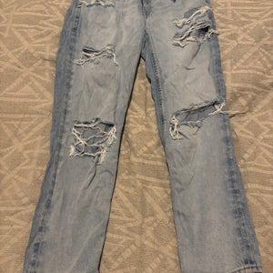 American Eagle Distressed Mom Straight Jeans Size 6 Regular Light Blue