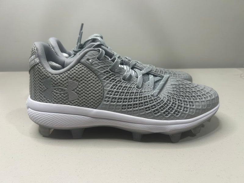 Size 7 Women’s Under Armour Glyde 2.0 MT TPU Softball Cleats Grey