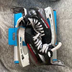 2023 Bauer Vapor X3 Hockey Skates Regular Width Size 5.5 (Used)