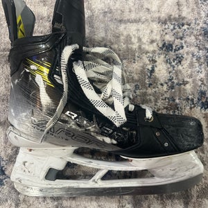 Bauer Vapor Hyperlite 2 Hockey Skates EEE   8 (Used)