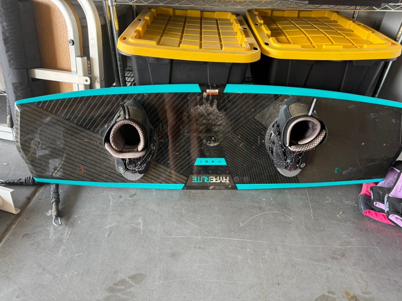 Wakeboard with boots