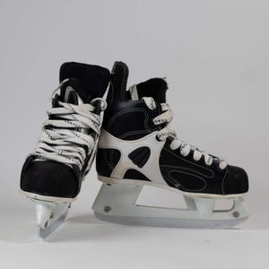 Vintage CCM Tacks 152 Size 2 Hockey Skates