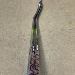 Senior Bauer Vapor Hyperlite 2 Right Handed Hockey Stick P88 (New) - 2 Pack