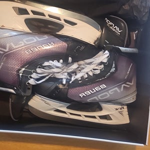 2021 Bauer Vapor Hyperlite Hockey Skates Regular Width Pro Stock 10 *ONLY WORN ONCE*