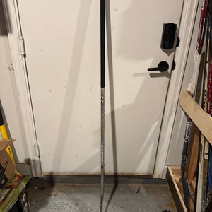 Senior Easton Original Synergy Right Handed Hockey Stick PM9 (Used)