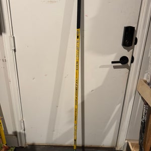 Senior Easton Synergy Grip Right Handed Hockey Stick (Used)