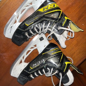 CCM Super Tacks Hockey Skates Regular Width Size 1.5 (Used)