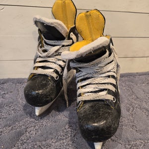Bauer Supreme Hockey Skates 13.5 (Used)