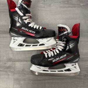 Lightly Used Bauer Vapor X4 Hockey Skates  9 (Used)