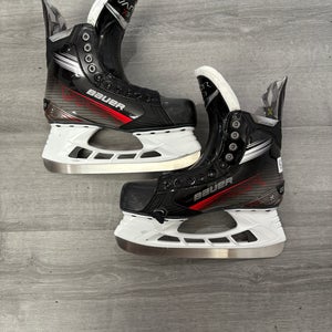 Lightly Used Bauer Vapor X3 Hockey Skates  8 (Used)