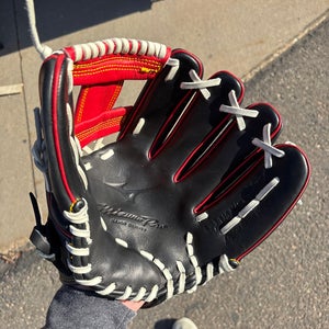 NEW Mizuno Pro 11.75" Right hand throw