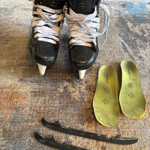 2023 Bauer Supreme Mach Hockey Skates Regular Width  Size 4 (Used)