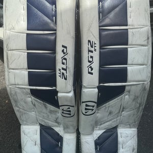 Ice hockey goalie butterfly pads