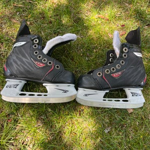CCM RBZ Hockey Skates 10 (Used)
