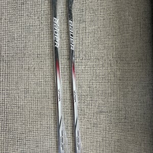 * Tap picture* 2 Brand NEW Right Handed P28 77 Flex Bauer Vapor Team Hockey Stick