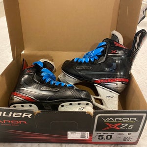 Used Bauer Size 5 Vapor Skates