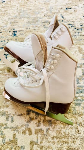 Jackson Ultima Artiste Figure Skates Junior 1c (Used)