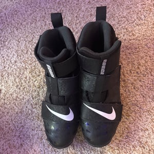 Youth Size 4.5 Nike High Top Force Savage Shark 2 Turf Cleats (Used)