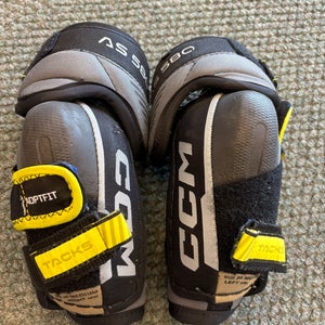 Junior Medium CCM Tacks AS 580 Elbow Pads (Used)