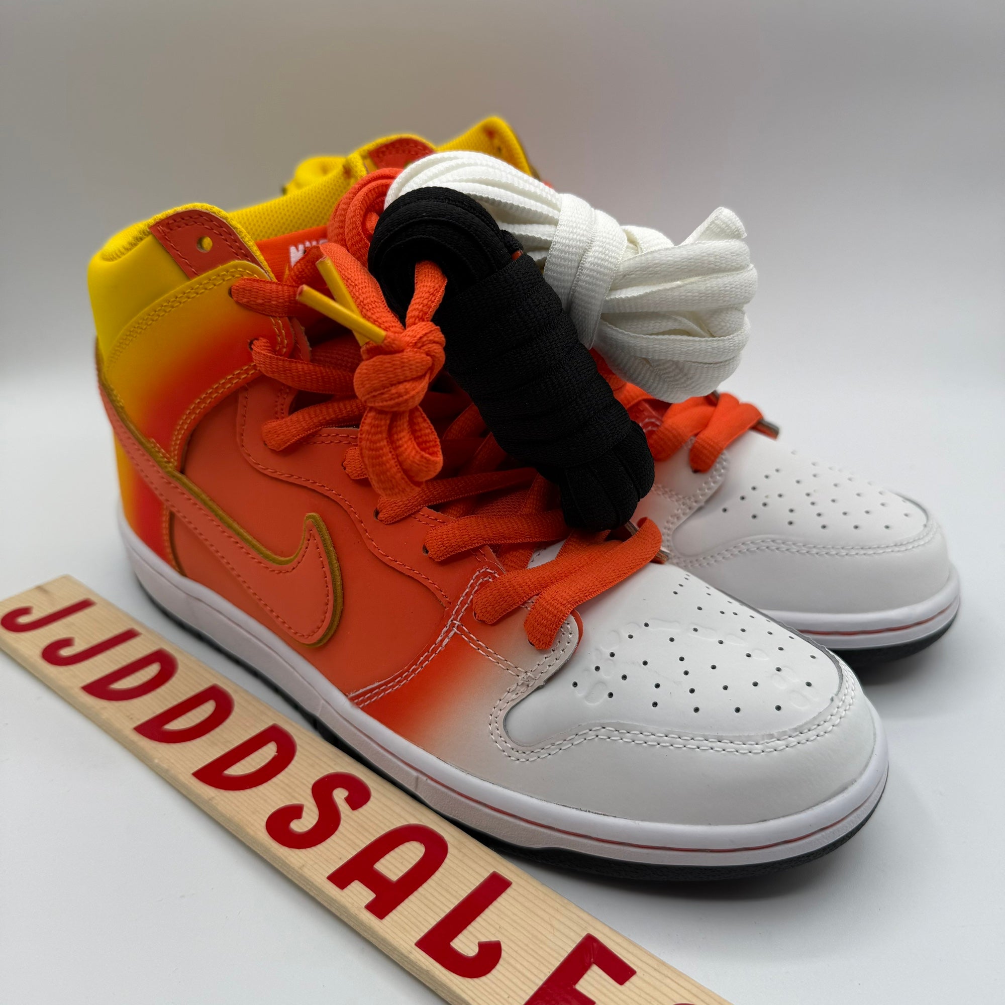 Nike SB Dunk High Pro Sweet Tooth Candy Corn FN5107-700  display picture 1