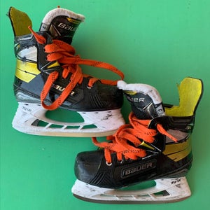 Used Junior Bauer Supreme 3S Hockey Skates | Size 3
