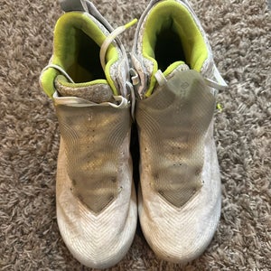 White Men's Adult Size M 9.5 (W 10.5) Under Armour Cleats (Used)