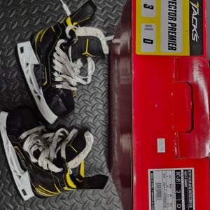 CCM Tacks Vector Premier Hockey Skates size 3, Reg Width