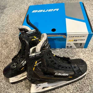 Bauer Supreme M5 Pro Hockey Skates Regular Width  Size 5 (Used)