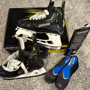 Bauer Supreme Hockey Skates Wide Width  Size 4 (Used)