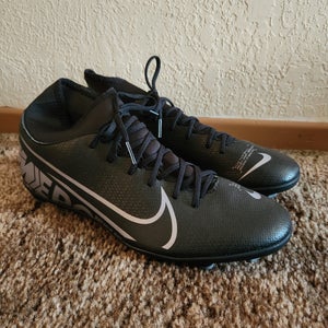 Black Men's Size M 10 (W 11) Nike Mercurial Vapor 13 Molded Cleats Cleats (New)