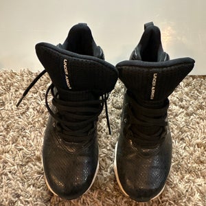 Black Men's Youth Size M 4.5 (W 5.5) Under Armour Molded Cleats Cleats (Used)