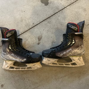 Bauer Vapor Hyperlite Hockey Skates   Size 6 (Used)