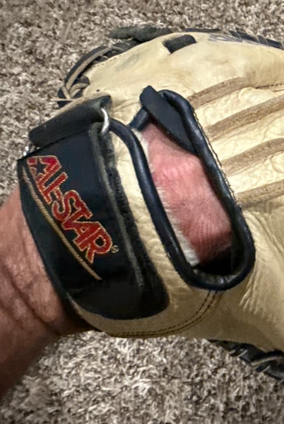All Star Right Hand Throw CM1010BT Catcher's Glove 31.5" (Used)