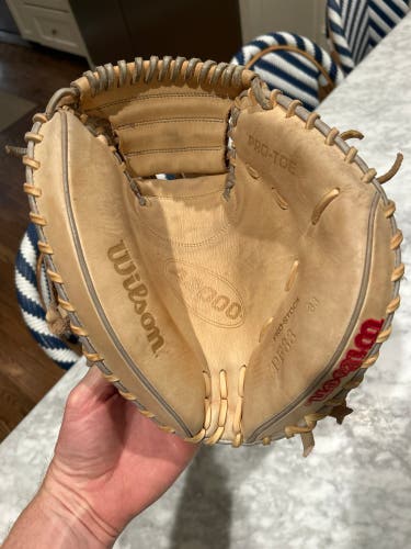 Wilson A2000 PF33 33” Baseball Catcher’s Mitt - Right Hand Throw