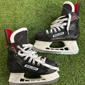 Junior Bauer Vapor Hockey Skates Regular Width Size 1 (Used)