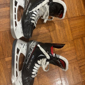 2023 Bauer Vapor 3X Hockey Skates Regular Width 6.5 (Used)