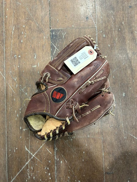 Brown Worth Right Hand Throw Infield Baseball Glove 10.5" (Used)