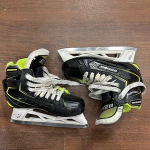 Junior Bauer GSX Hockey Goalie Skates Regular Width Size 3 (Used)